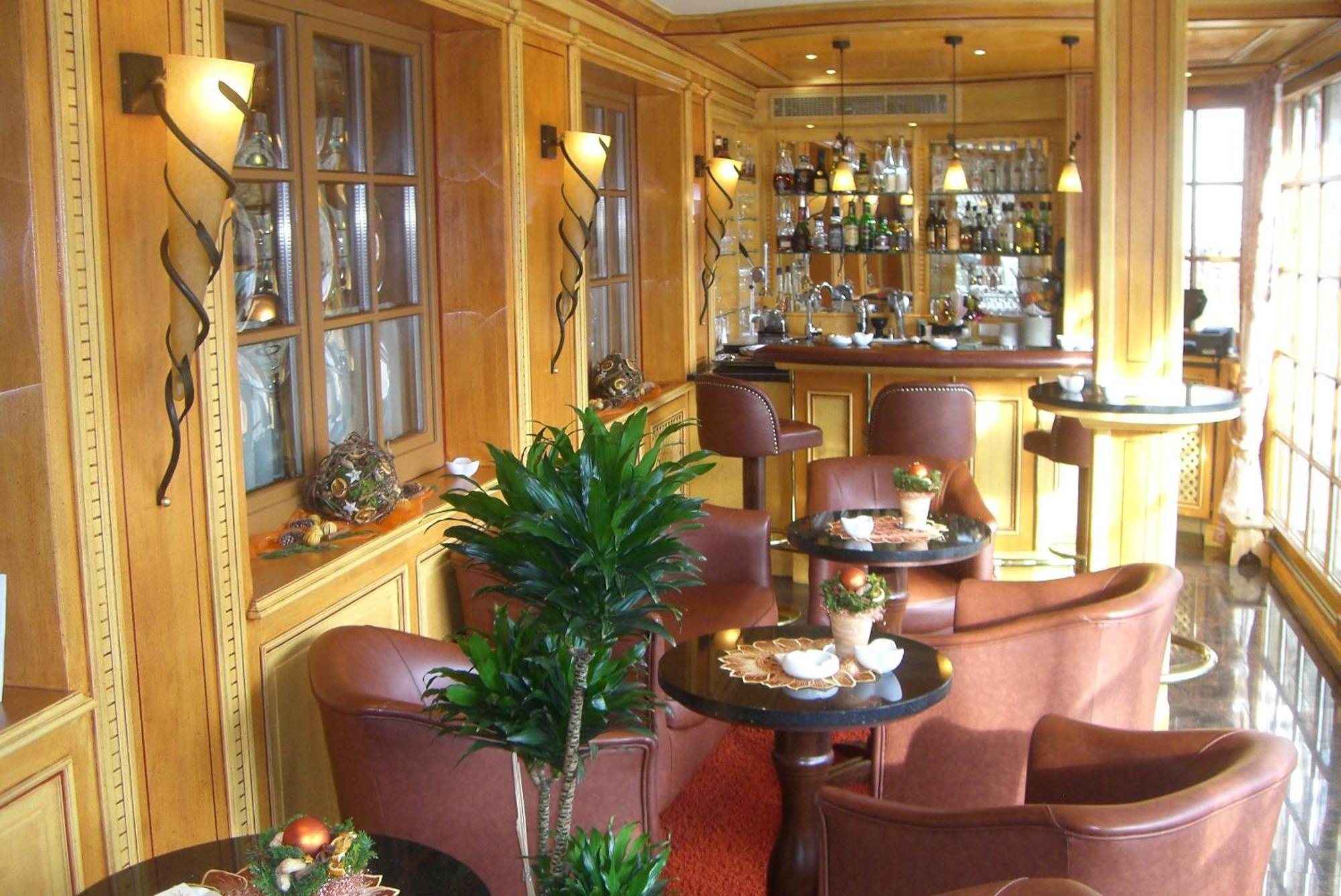 Hotel Sonnenhof & 4*